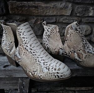 Chinese Laundry Snakeskin boots NWT